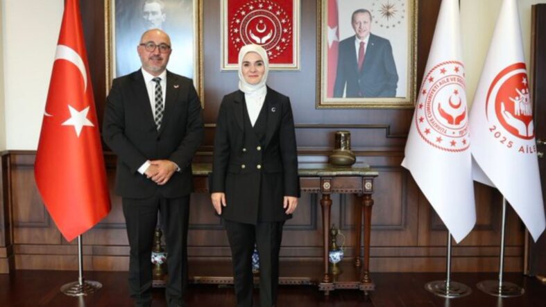 Aile ve Sosyal Hizmetler Bakanı Mahinur Özdemir Göktaş, Fransa İslam