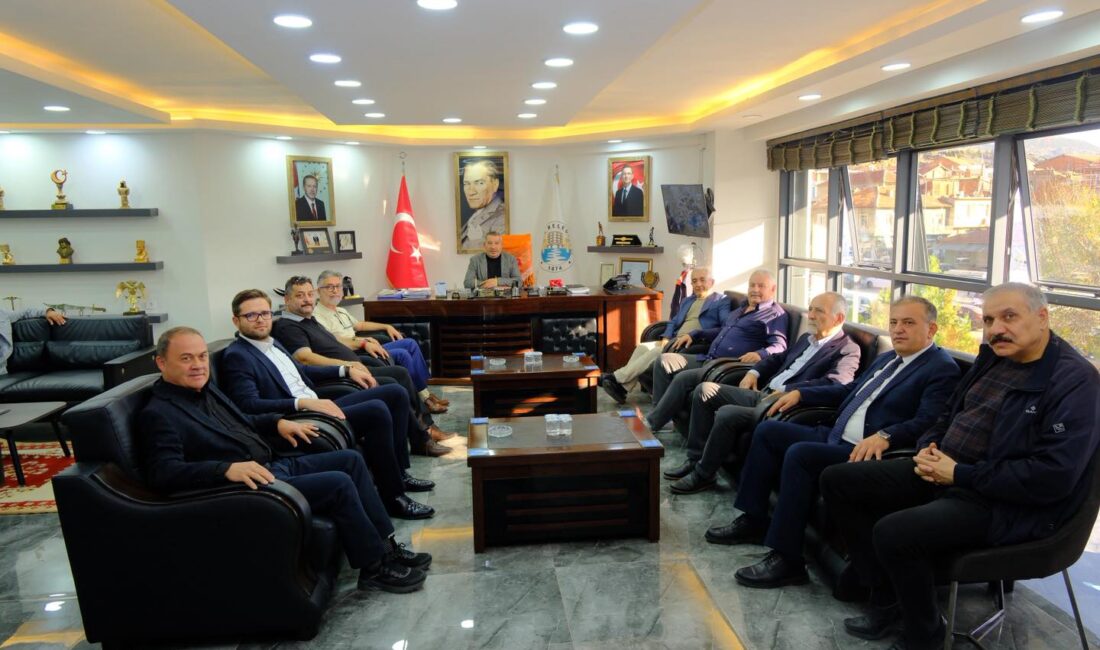 Antalya Afyonkarahisarlılar Derneği Yönetim Kurulu, Dinar Belediye Başkanı Veysel Topçu’yu