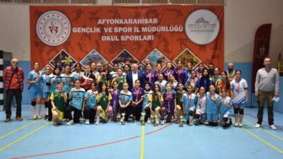 Afyonkarahisar’da gerçekleştirilen Okul Sporları Yıldız Kızlar Hentbol Müsabakaları büyük heyecana