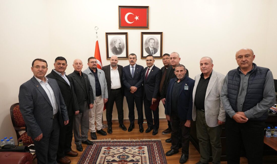 AK Parti Afyonkarahisar Milletvekili Hasan Arslan, beraberinde TBMM Başkanlık Divanı