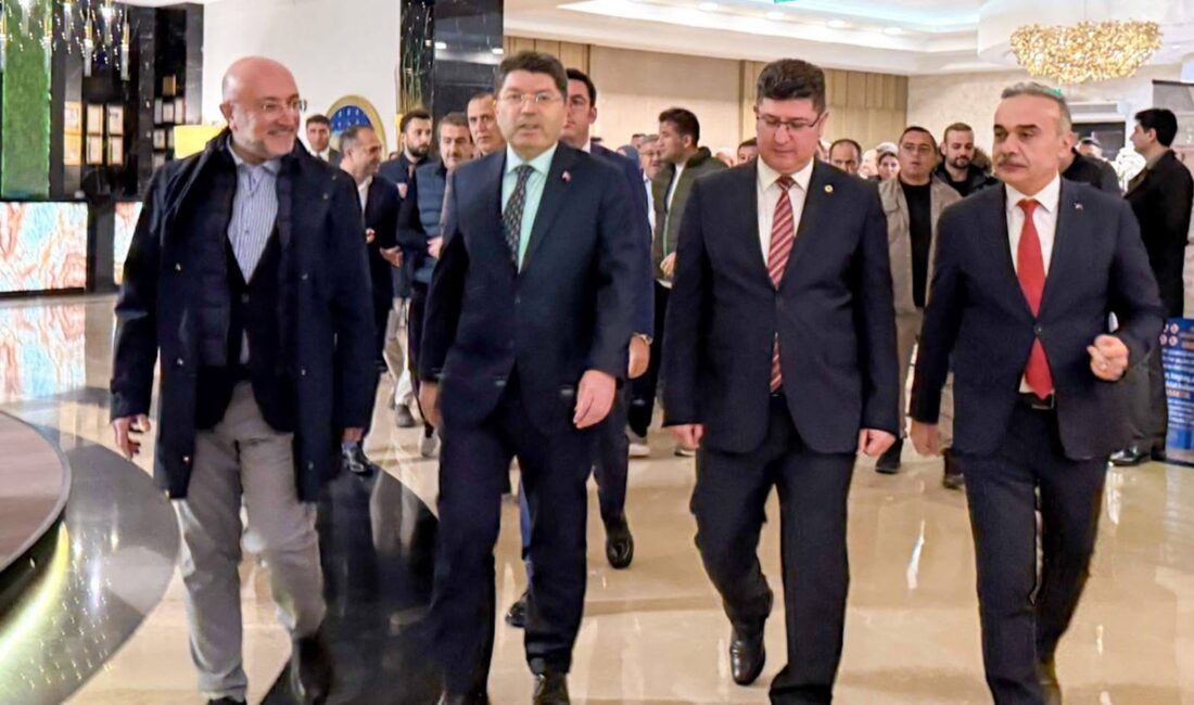 Adalet Bakanı Yılmaz Tunç, bir dizi programa katılmak üzere Afyonkarahisar’a