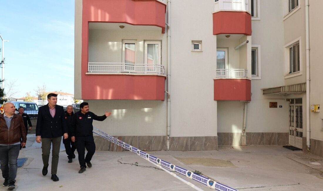 Nazmi Saatçi Mahallesi 576. Sokak ile İbni Sina Caddesi kesişiminde