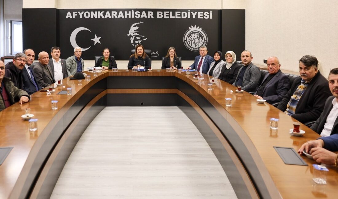 Afyonkarahisar Belediye Başkanı Burcu Köksal, Afyon Muhtarları Dayanışma Derneği Başkanı