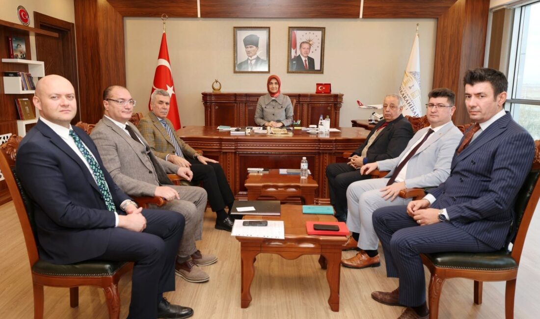 &nbsp; Afyonkarahisar Valisi Doç. Dr. Kübra Güran Yiğitbaşı, Vali Yardımcıları
