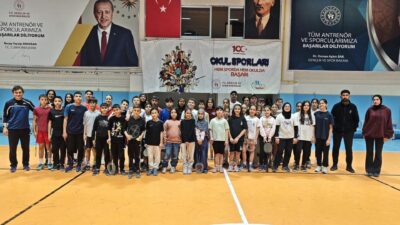 24 Kasım Öğretmenler Günü etkinlikleri kapsamında düzenlenen ferdi badminton turnuvası,