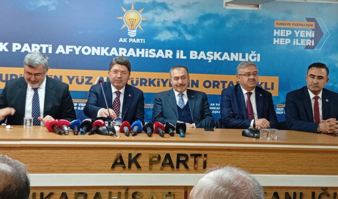 Afyonkarahisar’da AK Parti İl Başkanlığı tarafından düzenlenen istişare toplantısına Adalet