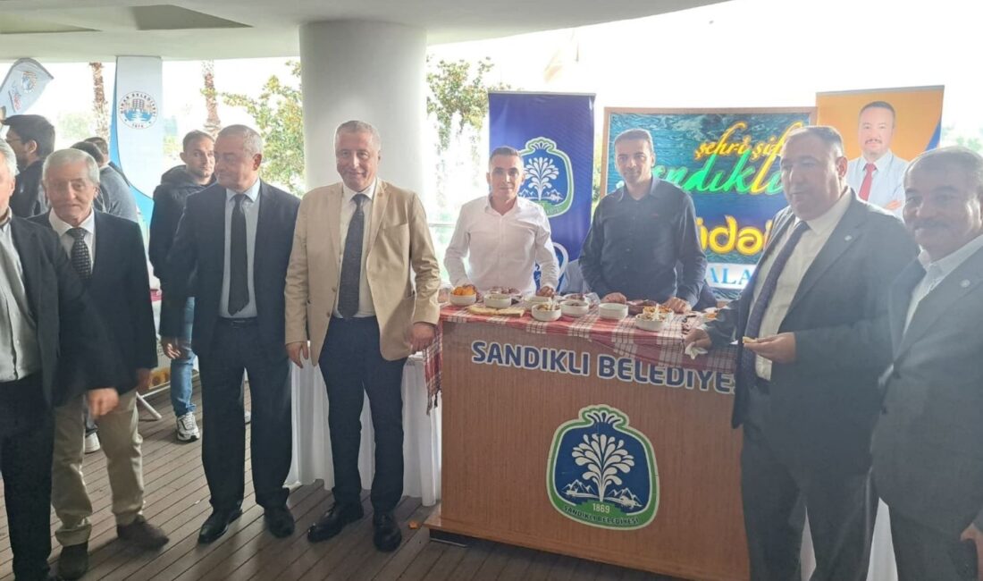 Antalya’da Afyonlu Antalyalılar Yardımlaşma Derneği tarafından düzenlenen programa Sandıklı Belediyesi