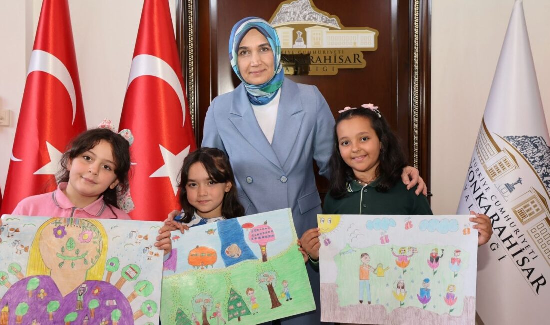 Afyonkarahisar Valisi Doç. Dr. Kübra Güran Yiğitbaşı, 24 Kasım Öğretmenler