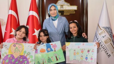 Afyonkarahisar Valisi Doç. Dr. Kübra Güran Yiğitbaşı, 24 Kasım Öğretmenler