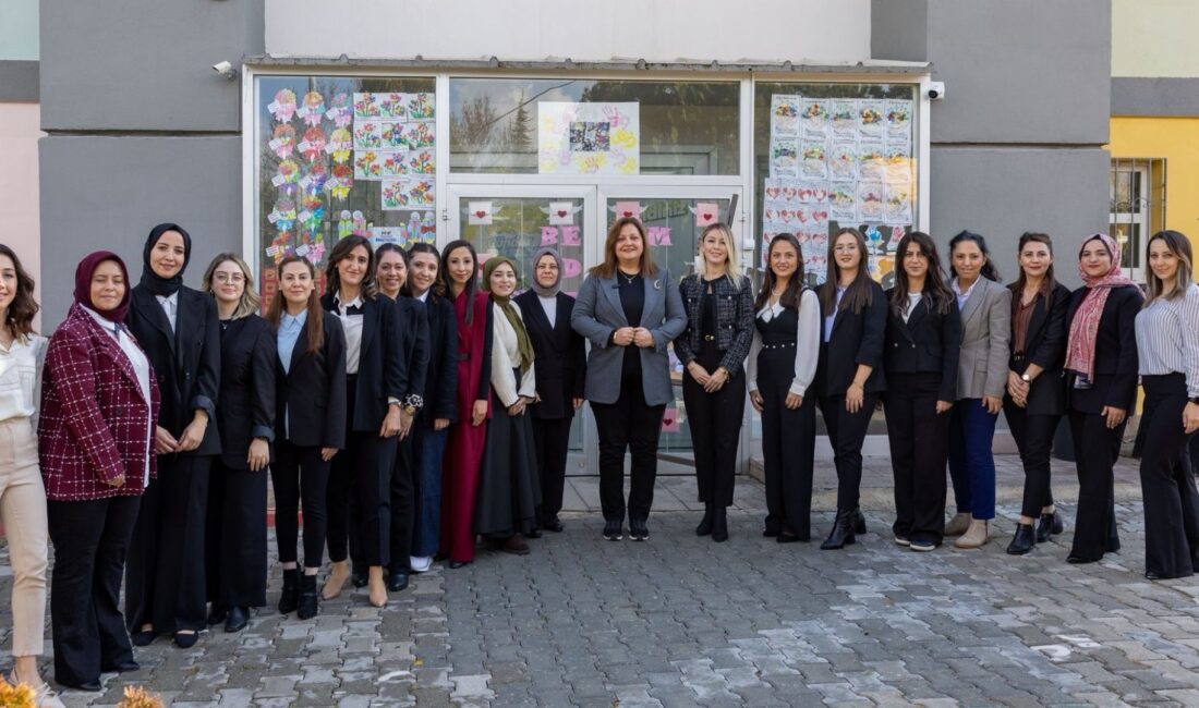 Afyonkarahisar Belediye Başkanı Burcu Köksal, Afyonkarahisar Belediyesi bünyesinde hizmet veren