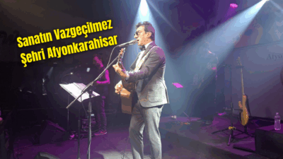 Türk rock müziğinin sevilen gruplarından Ayna, Afyonkarahisar’da müzikseverlerle buluştu. Grup,