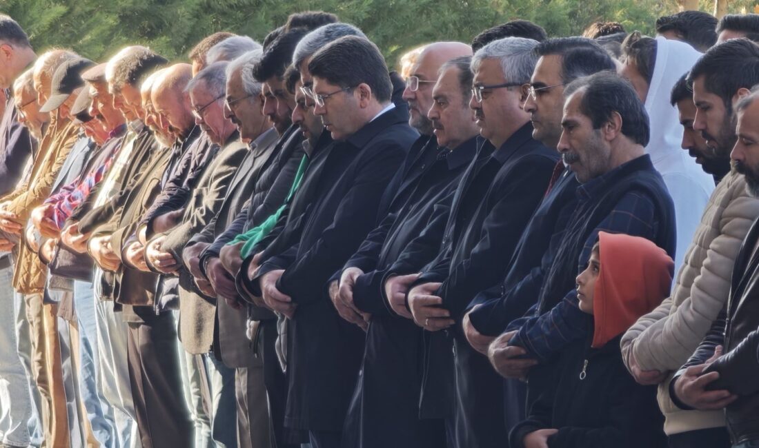 Afyonkarahisar’da Cuma ve cenaze namazına katılan Adalet Bakanı Yılmaz Tunç,