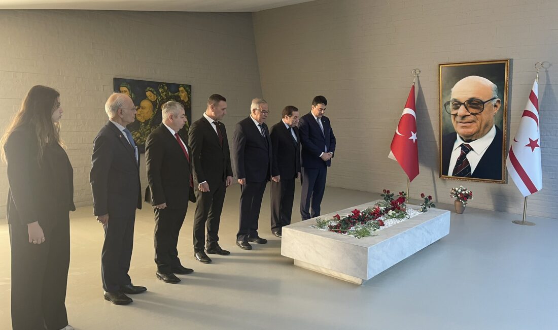 Demokrat Parti (DP) Genel Başkanı Gültekin Uysal, Cumhuriyet Bayramı dolayısıyla