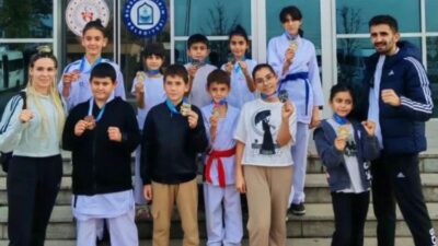 Bursa’da gerçekleştirilen Türkiye Spor Toto Yıldızlar Karate Ligi 1. Etabında