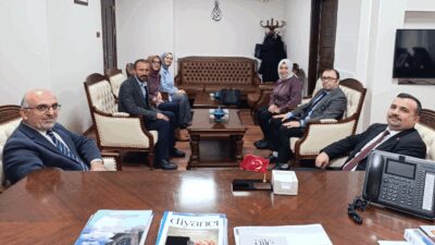 Afyonkarahisar İl Nüfus Müdürü Erkan Tanyeri, beraberindeki heyetle birlikte İl