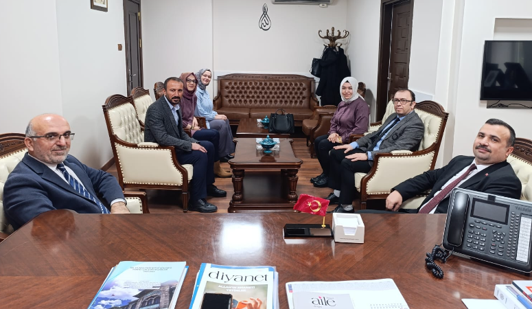 Afyonkarahisar İl Nüfus Müdürü Erkan Tanyeri, beraberindeki heyetle birlikte İl
