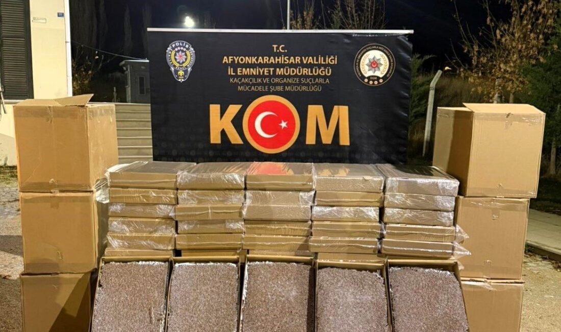 Afyonkarahisar’da polis durdurduğu iki araçta yaptığı aramada yaklaşık 300 bin