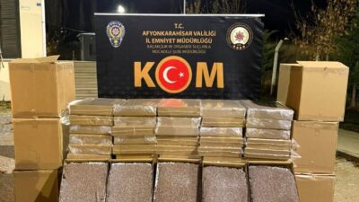 Afyonkarahisar’da polis durdurduğu iki araçta yaptığı aramada yaklaşık 300 bin