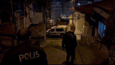 Bursa’nın Osmangazi ilçesinde evinin bahçesine çıkan yaşlı kadın, cesetle karşılaştı.
