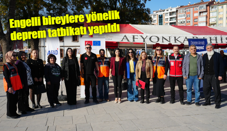 Afyonkarahisar Valiliği himayelerinde yürütülen 'farkıMda mısın?' projesi kapsamında Zafer Meydanı’nda