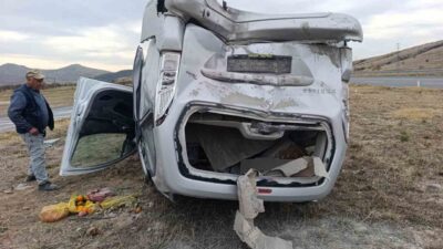 Afyonkarahisar’da 2 hafif ticari aracın çarpışması sonucu meydana gelen trafik