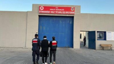 Afyonkarahisar’da Jandarma tarafından torbacılara yönelik yapılan operasyonda gözaltına alınan bir