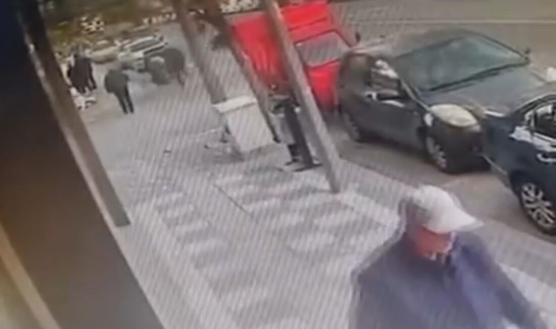 Motosiklet sürücüsünün ağır yaralandığı kaza güvenlik kamerasında Afyonkarahisar’da kontrolden çıkan motosikletin önünde ilerleyen motosiklete çarptıktan sonra park