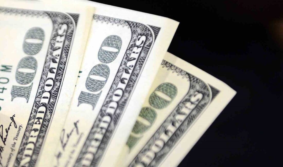 Dolar 42,0690 liradan, euro ise 48,4730 liradan güne başladı. İstanbul