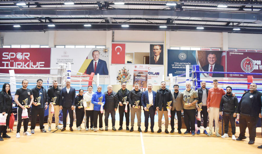 Afyonkarahisar’da 19-21 Aralık tarihleri arasında gerçekleştirilen Muay Thai Minik, Yıldız,