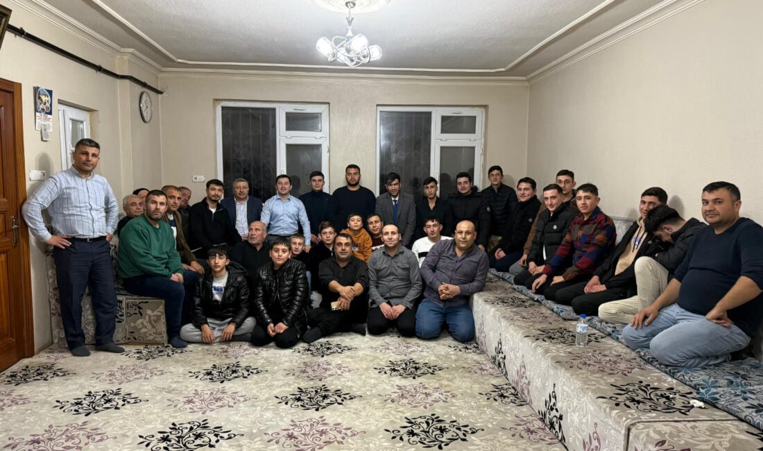 Susuz beldesinde saha programları çerçevesinde gençlerle bir araya gelen AK