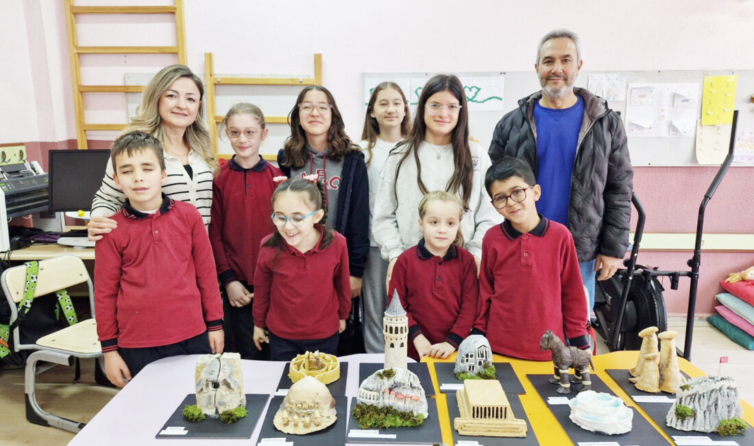 Dumlupınar Bilim ve Sanat Merkezi öğrencileri Zeynep Akdeniz, Ela Çubuk,