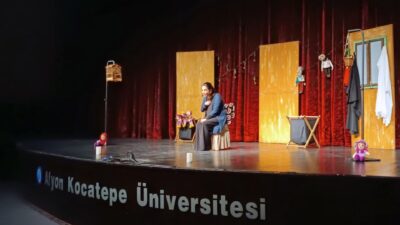 Afyon Kocatepe Üniversitesi (AKÜ) Atatürk Kongre Merkezinde Yazar ve Oyuncu