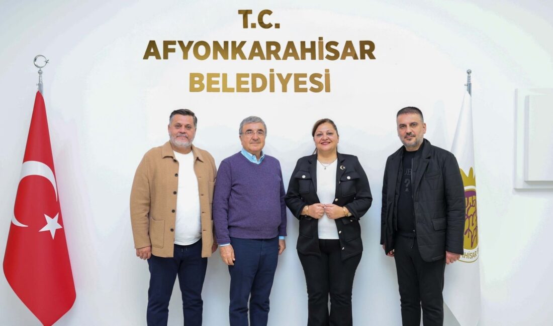 Afyonkarahisar Belediye Başkanı Burcu Köksal, Adana önceki dönem milletvekillerinden Mehmet