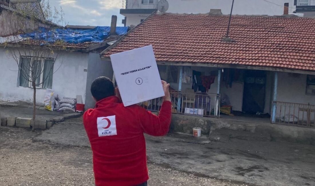 Türk Kızılay, 'iyilik yolculuğunu' Afyonkarahisar’da sürdürerek ihtiyaç sahibi ailelere yönelik