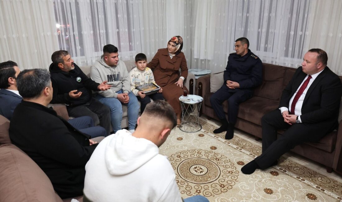 Afyonkarahisar Valisi Doç. Dr. Kübra Güran Yiğitbaşı, cuma günü gerçekleştirilen