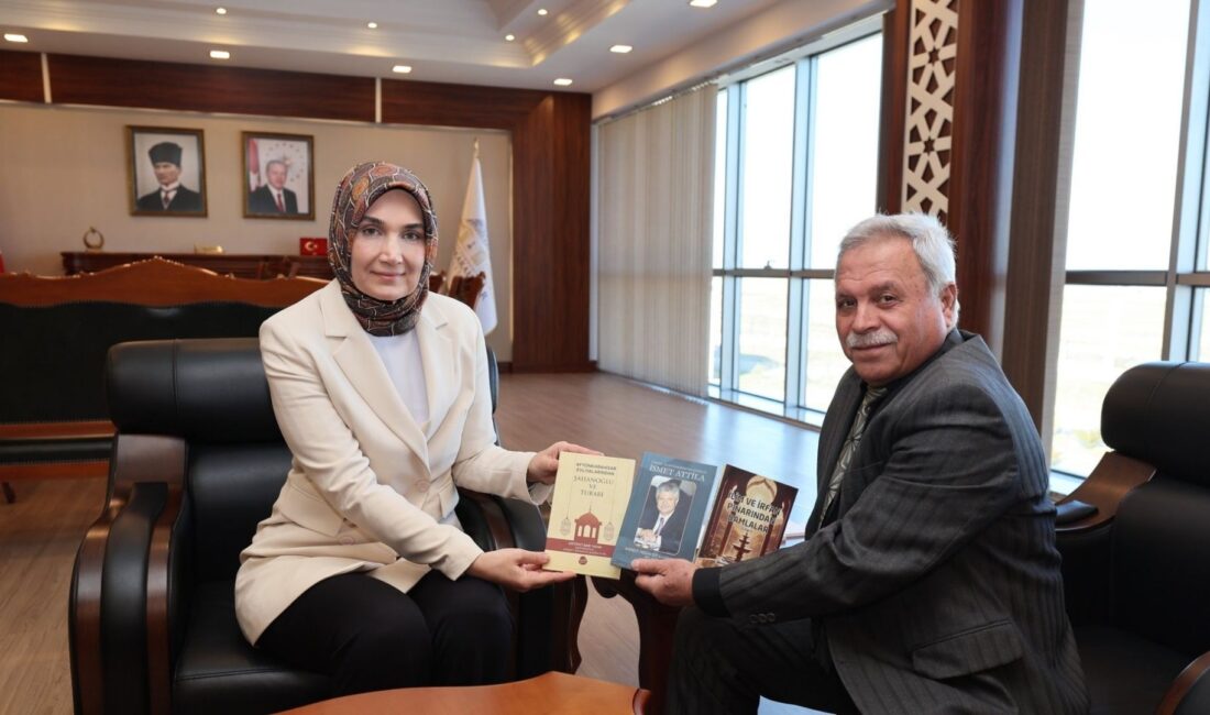 Afyonkarahisar Valisi Doç. Dr. Kübra Güran Yiğitbaşı, yazar Ahmet Hidayet