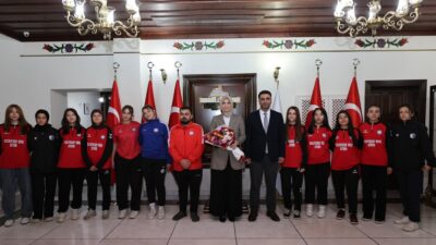 Afyonkarahisar Valisi Doç. Dr. Kübra Güran Yiğitbaşı, Afyonkarahisar’ı Kadınlar Futbol