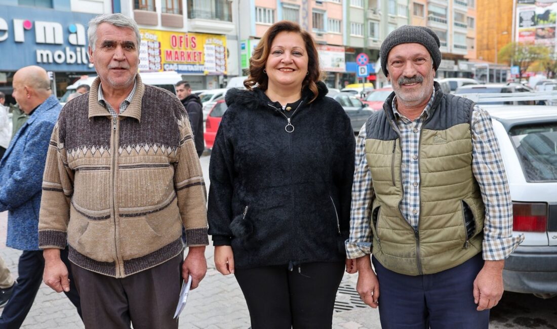 Afyonkarahisar Belediye Başkanı Burcu Köksal, Gazlıgöl Caddesi’ndeki esnafla bir araya