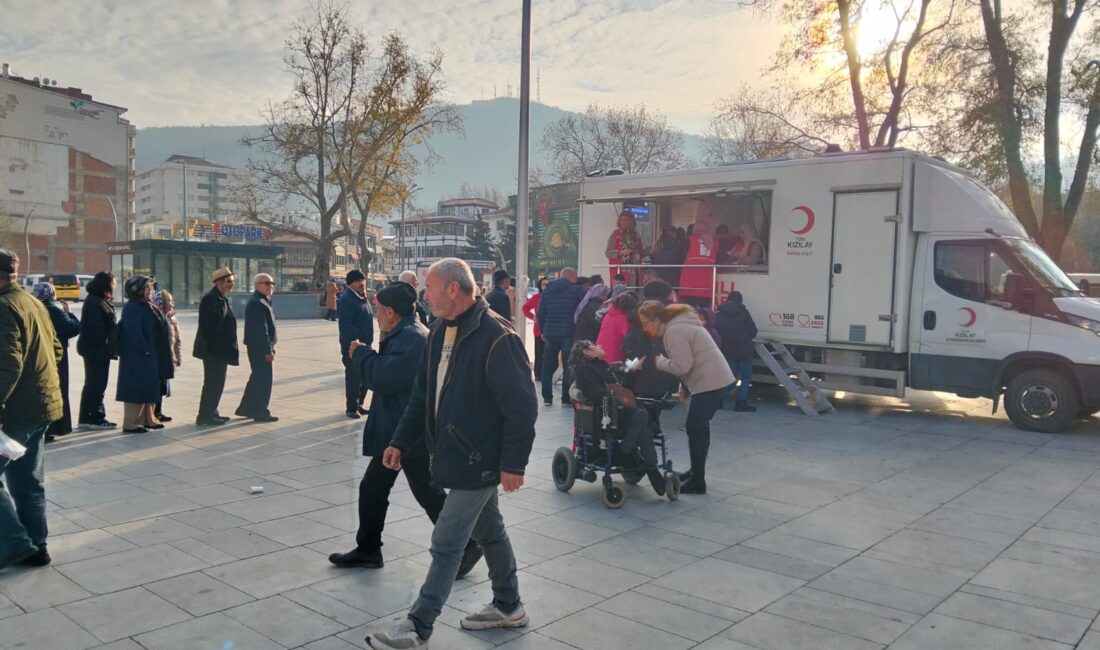 3 Aralık Dünya Engelliler Günü kapsamında Afyonkarahisar Kızılay Şubesi, kent
