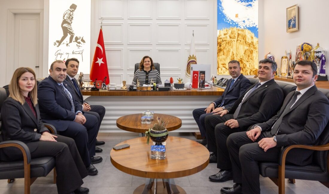 Afyonkarahisar Belediye Başkanı Burcu Köksal, Afyonkarahisar Eczacı Odası Başkanı Hakan
