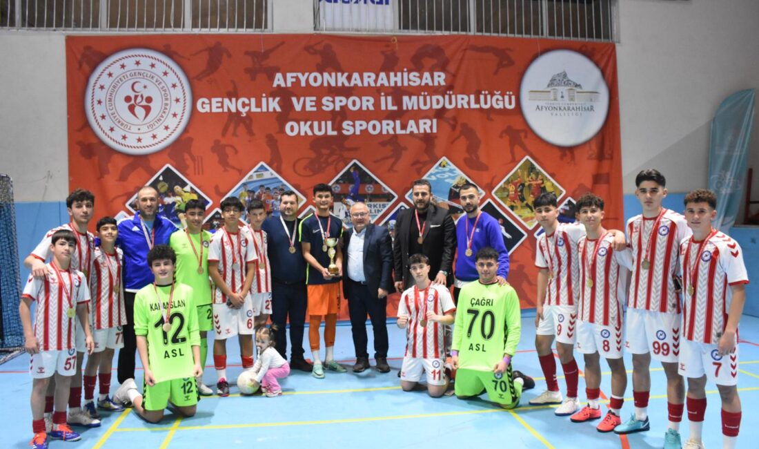 Afyonkarahisar’da okul sporları kapsamında düzenlenen Futsal Genç Erkekler ile Futbol