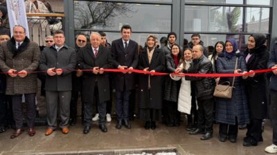 Afyonkarahisar Valiliği bahçesinde oluşturulan Vilayet Aile Bahçesi, düzenlenen programla hizmete