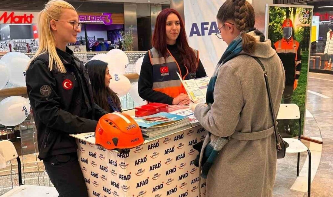 Afyonkarahisar İl Afet ve Acil Durum Müdürlüğü (AFAD) personelleri açtıkları