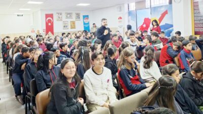 Şehit Şükrü Karadirek Ortaokulu öğrencileriyle bir araya gelen Afyonkarahisar Sağlık
