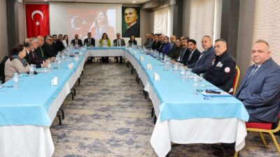 Afyonkarahisar Belediye Başkanı Burcu Köksal, belediye müdürleriyle düzenlenen yıl sonu