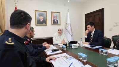 Afyonkarahisar’da gerçekleştirilen asayiş toplantısında özellikle trafik kazalarının en aza indirilmesi