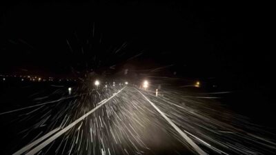 Afyonkarahisar’da beklenen kar yağışı akşam saatlerinde başlarken, yağış kent merkezi