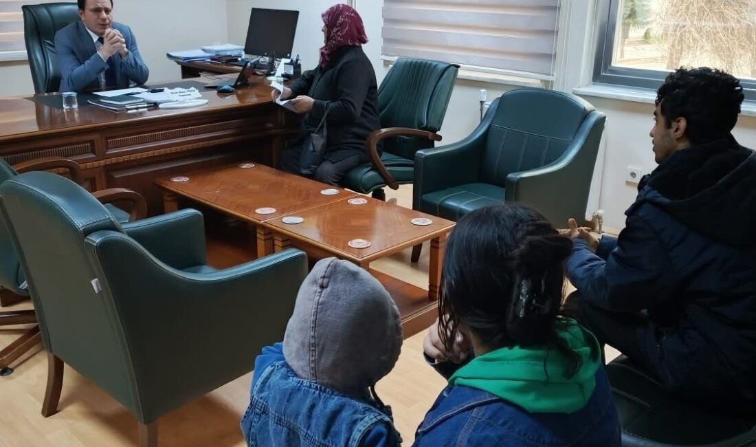 Afyonkarahisar Bolvadin Kaymakamlığı tarafından gerçekleştirilen ‘halk günü’ toplantısında vatandaşların sorunları