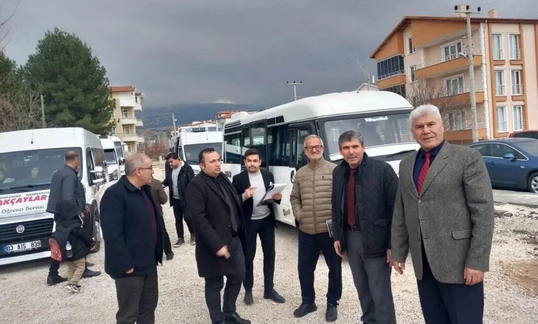 Afyonkarahisar’ın Dinar ilçesinde öğrenci servis araçlarına yönelik denetim gerçekleştirildi. Dinar