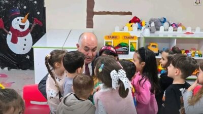 Afyonkarahisar’da Emirdağ İlçe Milli Eğitim Müdürü Gürkan Emeksiz, Merkez Anaokulu’nda